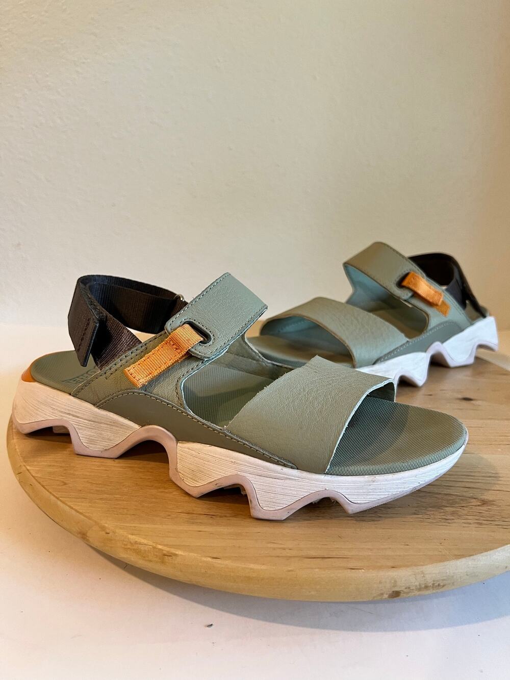 Sorel Safari Koi Kinetic Impact II Leather Sandal Size 7.5